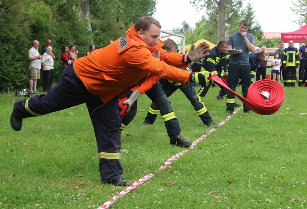 Zumindest gewöhnungsbedürftig war es für die Feuerwehrleute, dass diesmal eine Staffel und nicht der Löschangriff auf dem Programm stand.