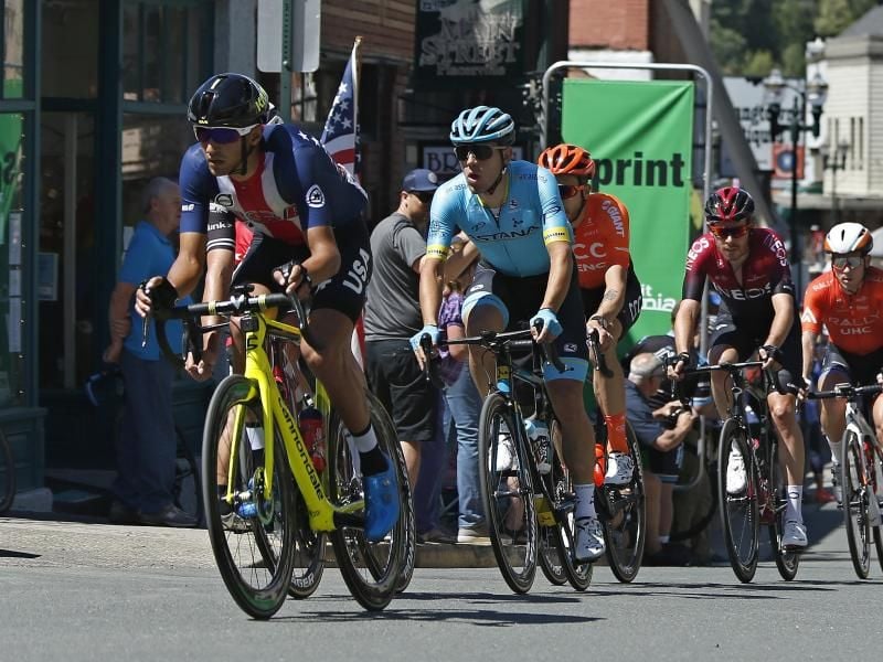 Das Fahrerfeld auf der 2. Etappe der Kalifornien-Rundfahrt. Foto: Rich Pedroncelli/AP