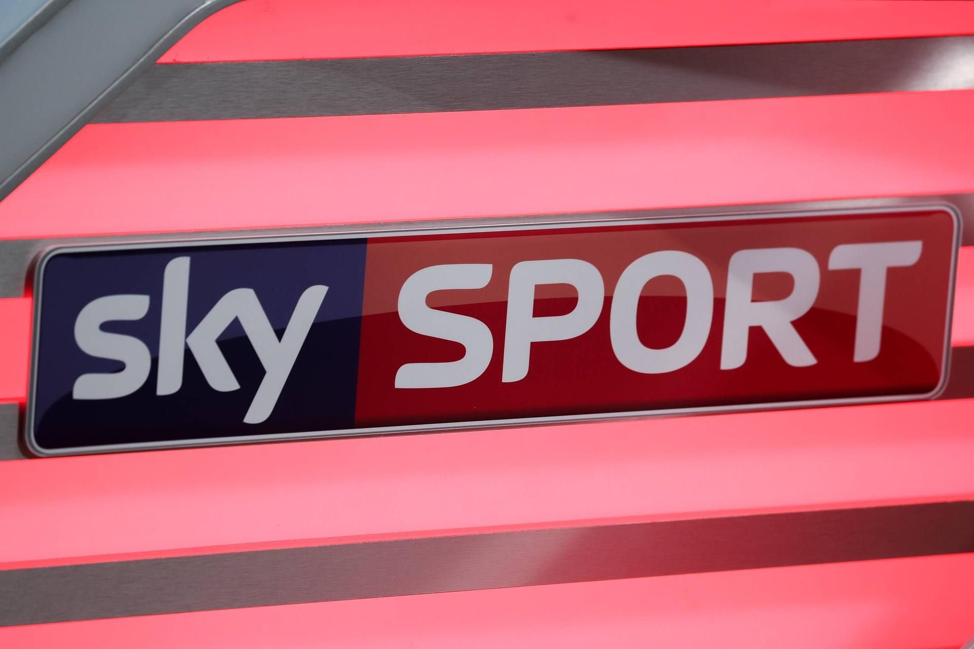 Der TV-Sender Sky hatte beim Top-Spiel Dortmund gegen Bayern unvermittelt einen Werbespot gezeigt und damit viele Zuschauer verärgert.
