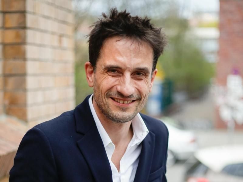 Oliver Mommsen hat gerade so viel Abwechslung wie schon lange nicht mehr. Foto: Gerald Matzka