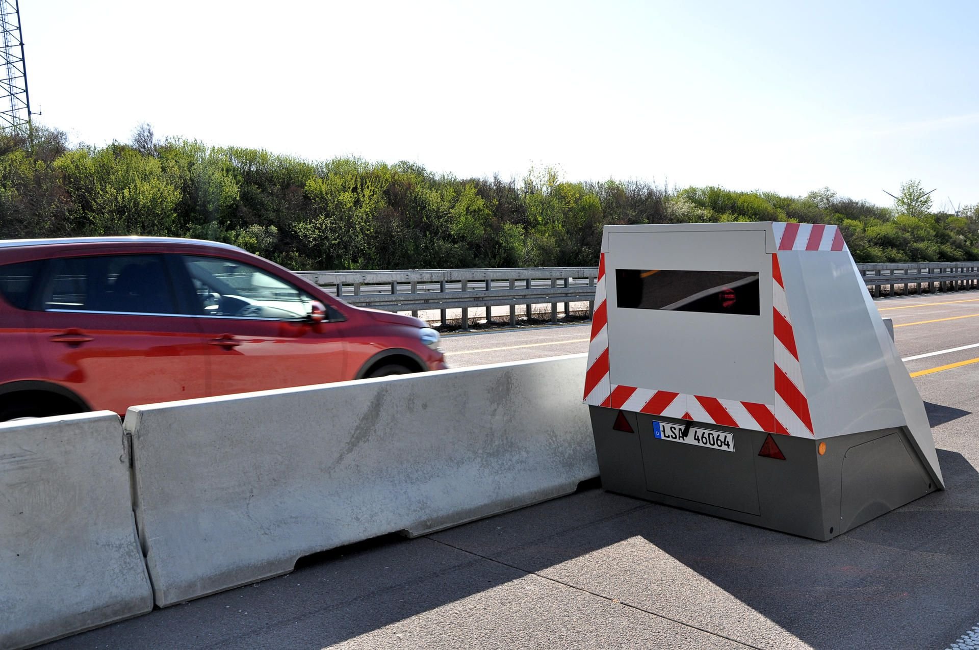 Der neue Blitzer steht an der A9.