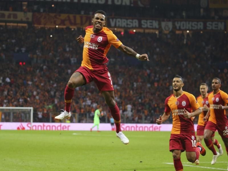 Galatasaray und Fenerbahce trennen sich im Istanbuler Stadtderby mit 2:2-Unentschieden. Foto: Uncredited/AP