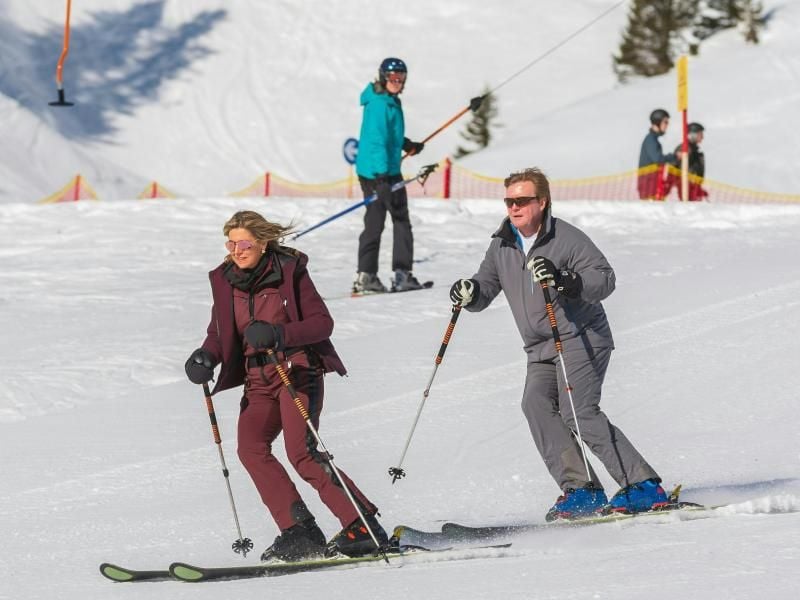 Willem-Alexander, König der Niederlande, und seine Ehefrau Königin Máxima auf der Piste. Foto: Dietmar Stiplovsek/APA/