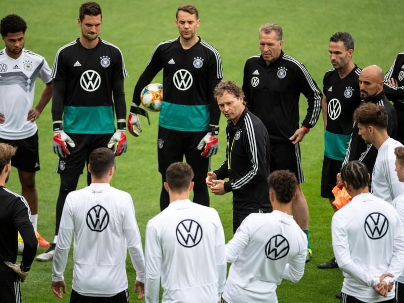 Sorg wird weitgehend die Sieger vom Weißrussland-Spiel auf den Platz schicken. Foto: Marius Becker
