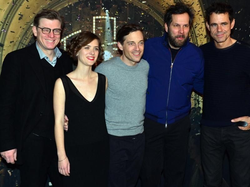 Henk Handloegten (Drehbuch und Regie, l-r), die Hauptdarsteller Volker Bruch und Liv Lisa Fries, Achim von Borries (Drehbuch und Regie) und Tom Tykwer (Drehbuch und Regie). Foto: Maurizio Gambarini