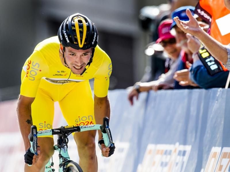 Primoz Roglic behauptete beim Zeitfahren die Gesamtführung. Foto: Jean-Christophe Bott/KEYSTONE