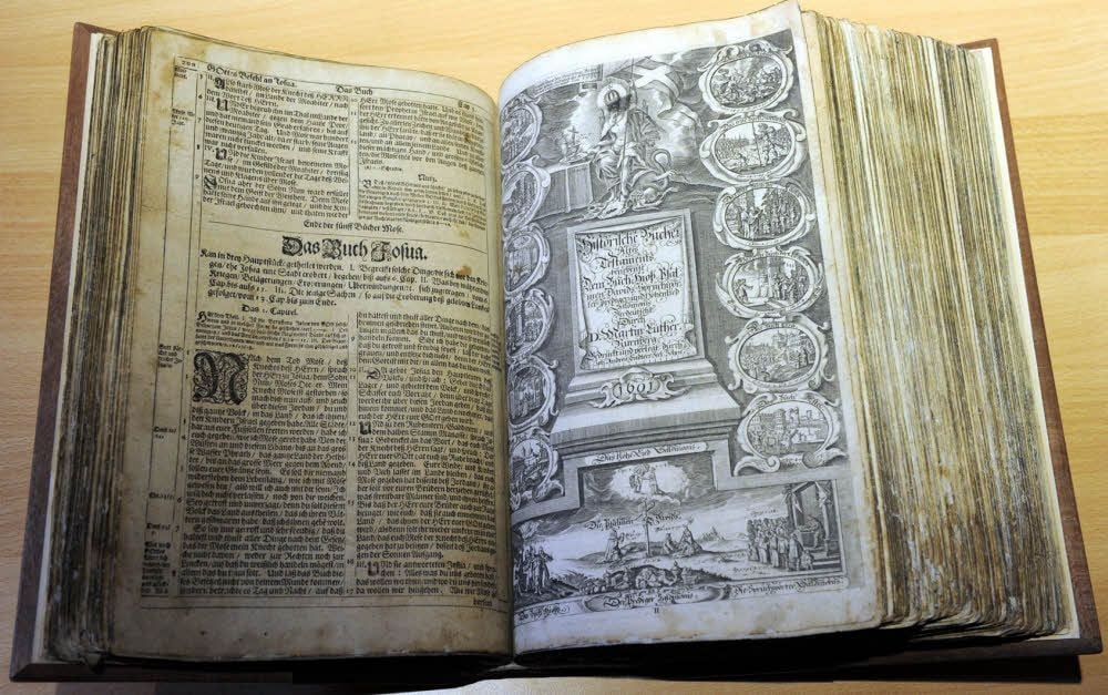 Die restaurierte Bibel.