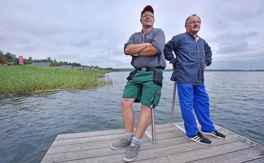 Die Fischer Markus Lingner und Konrad Seidel fangen, verarbeiten und veredeln Welse, Barsche oder Zander aus dem Gröberner See.