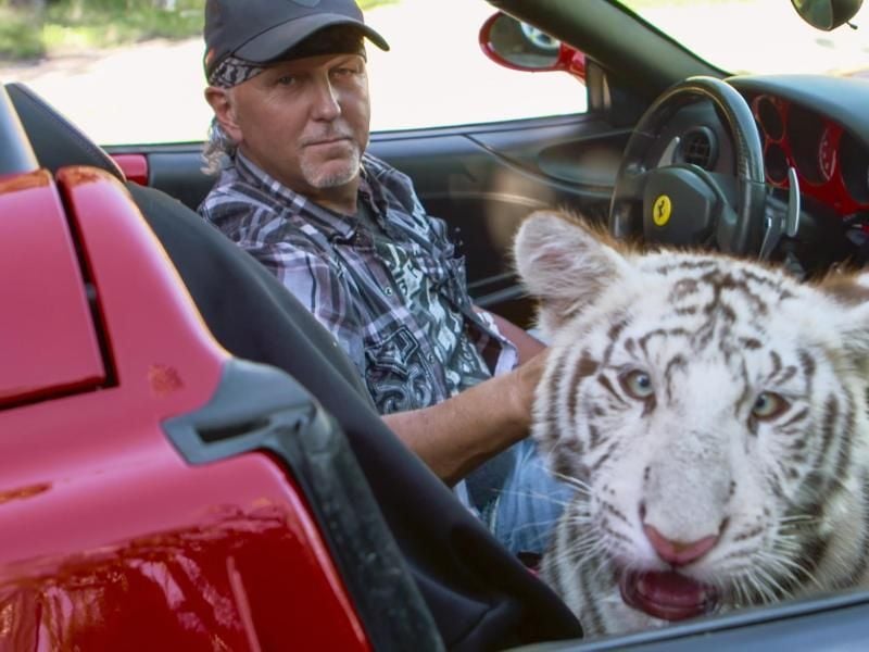 Jeff Lowe, eine der schillernden Gestalten aus der Netflix-Serie „Tiger King”, bekommt zusammen mit seiner Frau Lauren eine eigene Reality-Show. Foto: --/Netflix/dpa