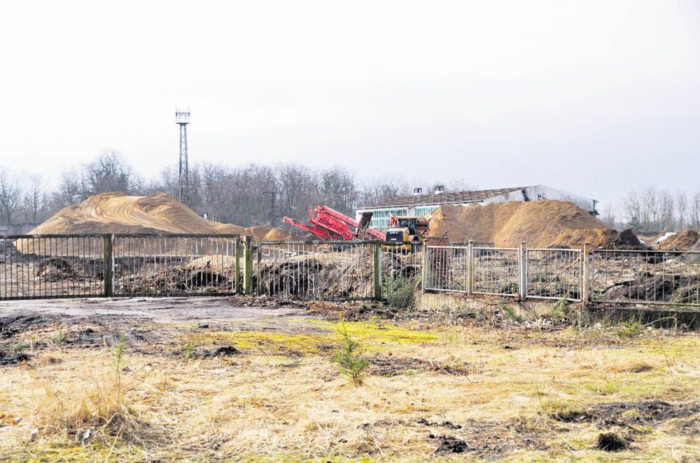 Derzeit laufen Abrissarbeiten an der alten Ziegelei in Sandersdorf. Das gefällt nicht jedem.