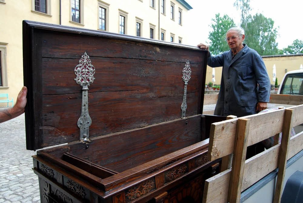Tischlermeister Günter Frey restaurierte das gute Stück.