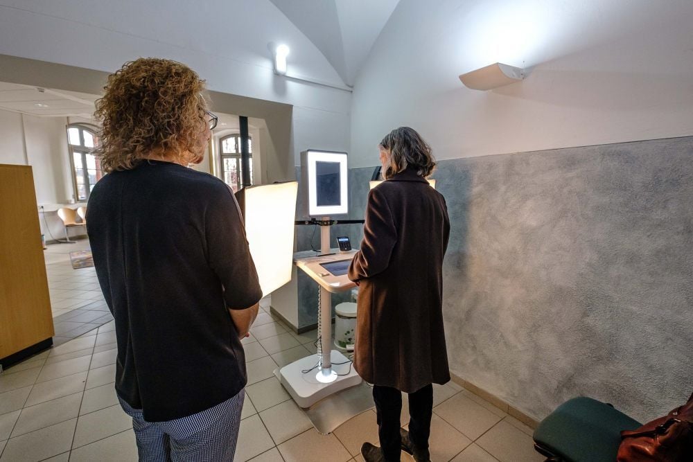 Selbstversuch am SST („Self Service Terminal“) in Wittenberg.