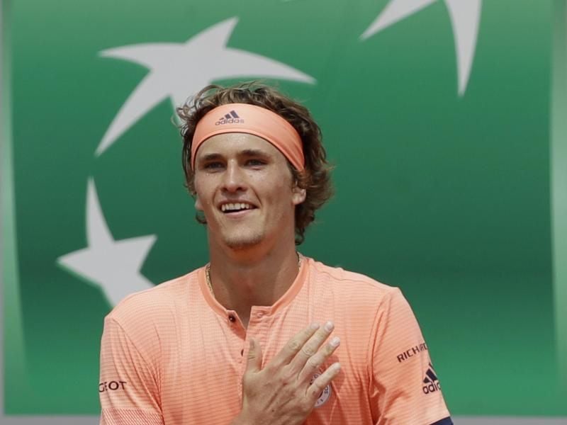 Bei den French Open steht Alexander Zverev im Viertelfinale vor seinem siebten Duell mit dem Österreicher Dominic Thiem. Foto: Alessandra Tarantino/AP