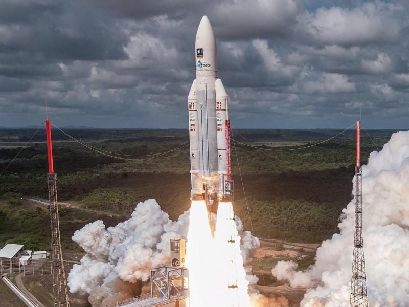Explosiver Start: Die Ariane 5 absolvierte seit 1996 über 100 Starts. Foto: S. Martin/Arianespace/Archiv