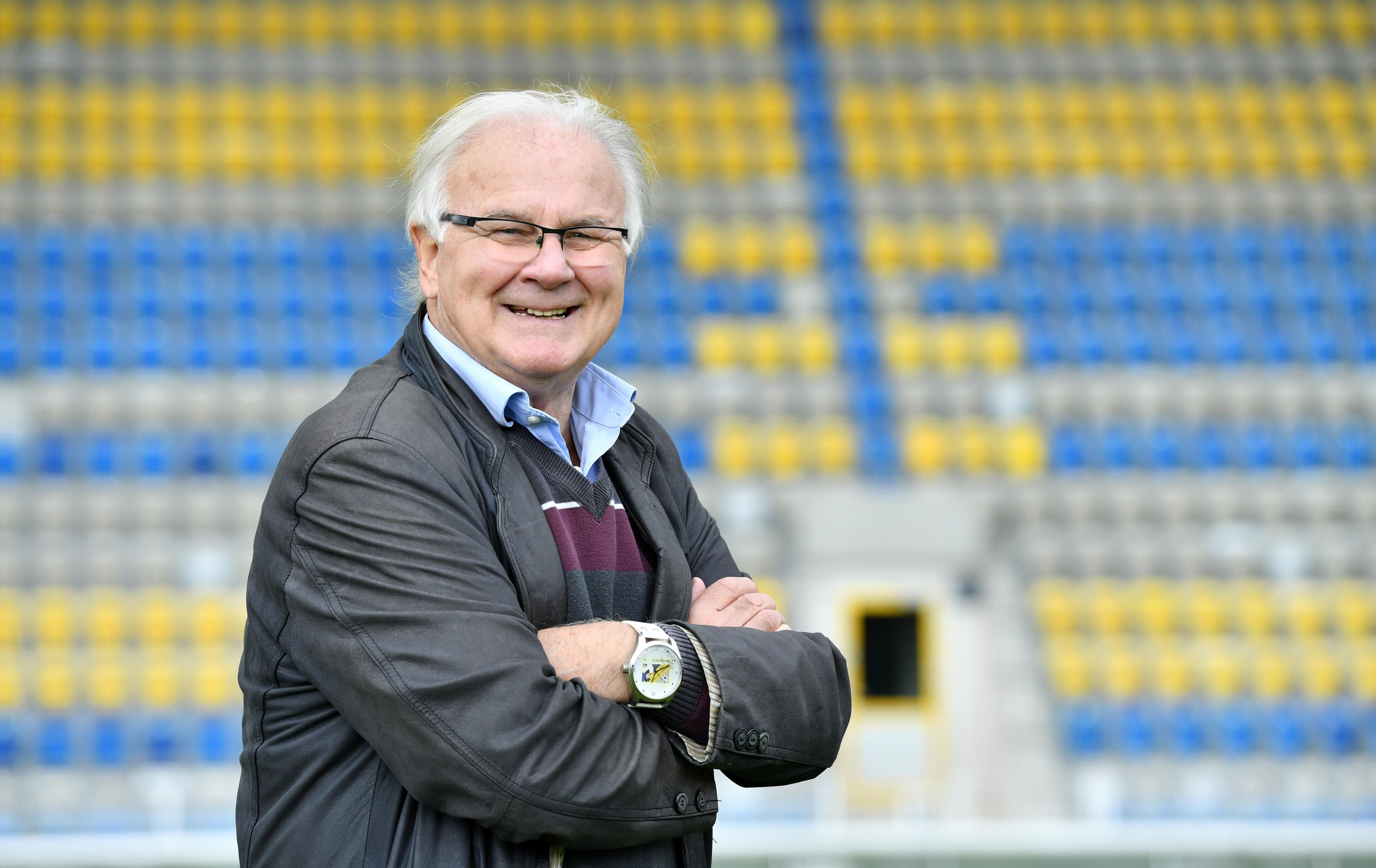 Der frühere DDR-Nationalspieler Peter Ducke ist seinem Heimatverein Carl-Zeiss Jena treu geblieben. Jetzt wird er 75 Jahre alt.