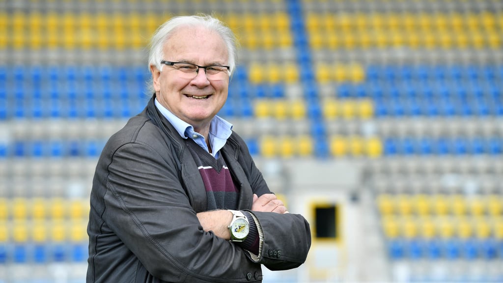 Der frühere DDR-Nationalspieler Peter Ducke ist seinem Heimatverein Carl-Zeiss Jena treu geblieben. Jetzt wird er 75 Jahre alt.