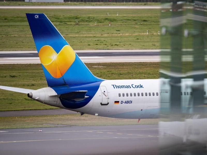 Ein Thomas-Cook-Ferienflieger am Düsseldorfer Flughafen. Foto: Marcel Kusch/dpa