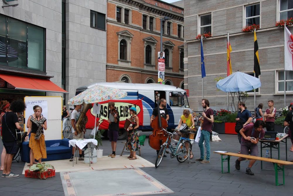 Auf dem Marktplatz demonstrierten Nutzer der „Hasi“.