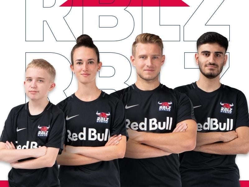 Das neue E-Sport-Team von RB Leipzig: Anders Vejrgang, Lena Güldenpfennig, Richard Hormes und Umut Gültekin. Quelle: RB Leipzig. Foto: spo