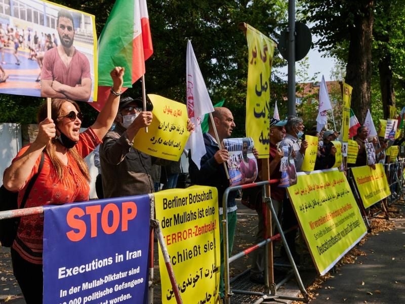 Die Hinrichtung des iranischen Ringers Navid Afkari führte auch in Deutschland zu heftigen Protesten. Foto: Annette Riedl/dpa