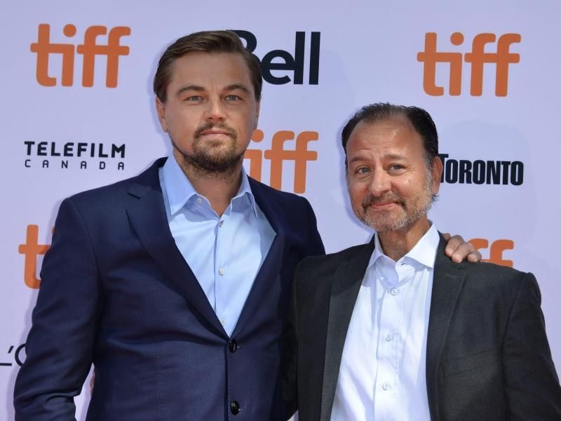 Der Schauspieler und Filmproduzent Leonardo DiCaprio (l) und der Regisseur Fisher Stevens. Foto: Warren Toda