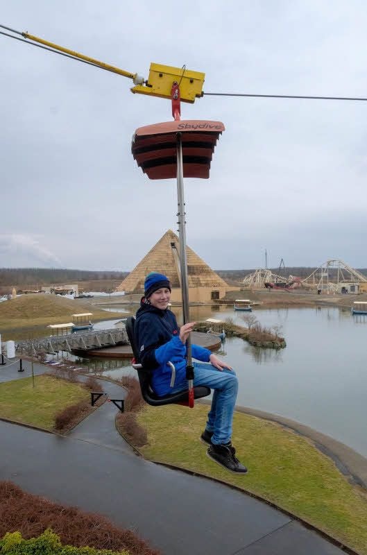 Jonas aus dem Saalekreis genoss zum Saisonstart den Ausblick über den Park.