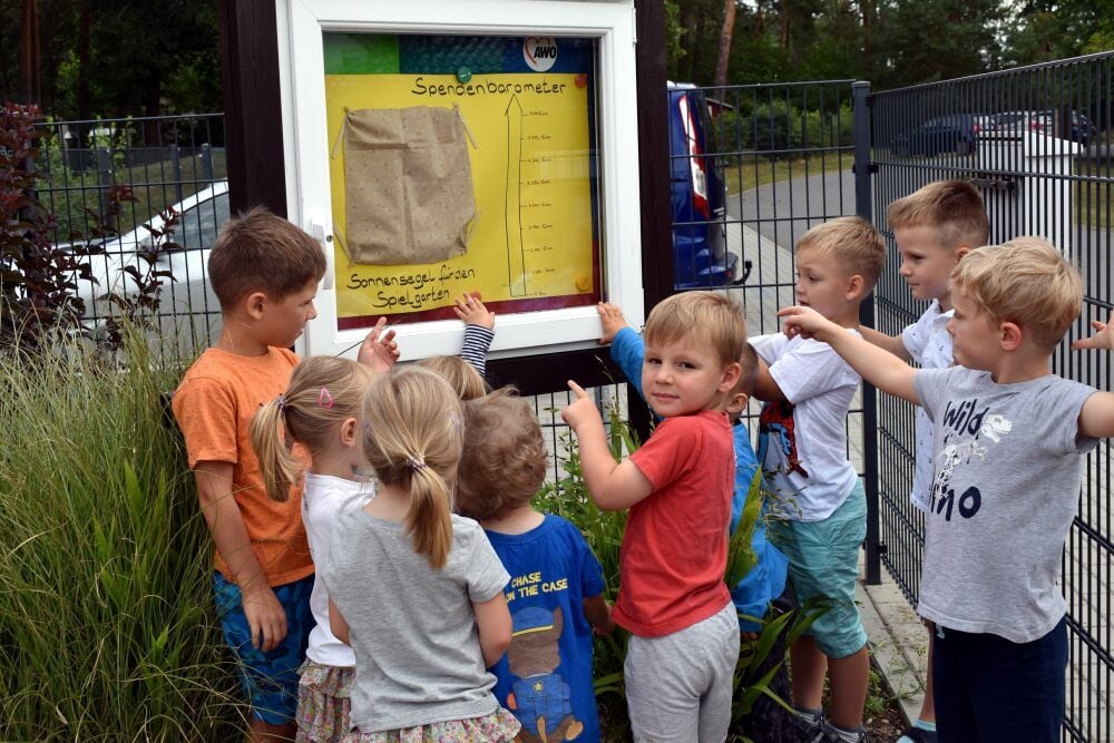 An der Holzdorfer Kindereinrichtung zeigt ein selbstgebasteltes Barometer den aktuellen Spendenstand an. Das macht neugierig.
