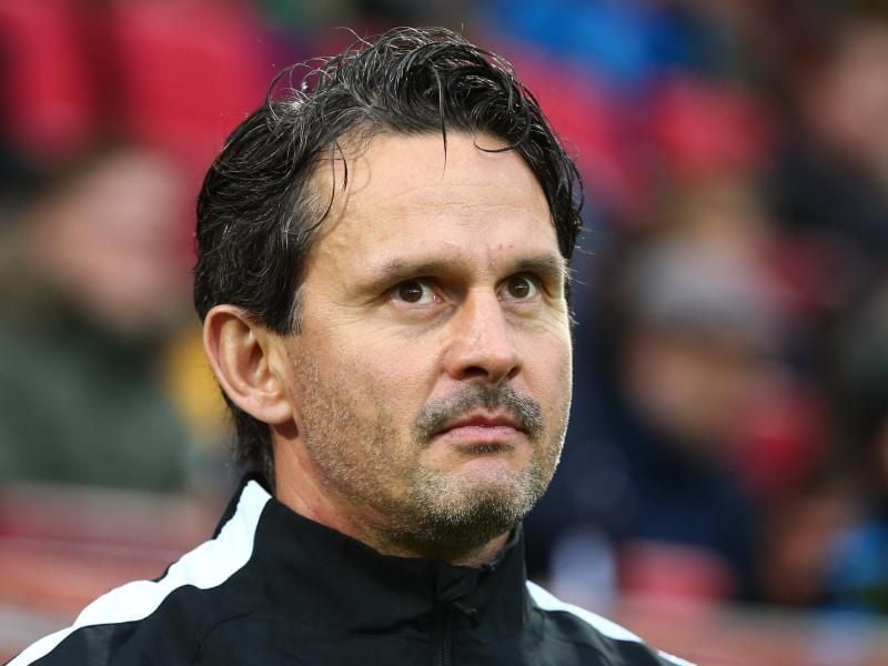 Der FC Augsburg trennt sich von Dirk Schuster. Foto: Karl-Josef Hildenbrand
