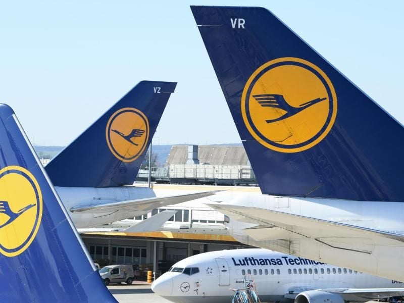 Lufthansa-Flugzeuge am Frankfurter Flughafen. Foto: Arne Dedert/dpa Pool/dpa/Archivbild