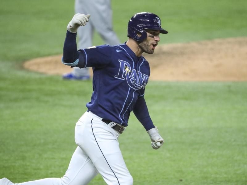Kevin Kiermaier von den Tampa Bay Rays feiert seinen Homerun. Foto: Dirk Shadd/Tampa Bay Times via ZUMA Wire/dpa