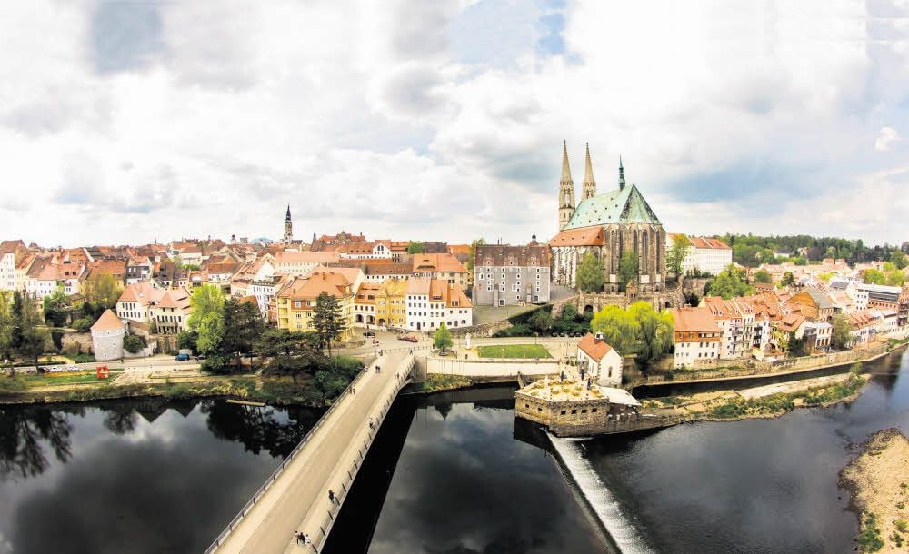 Europastadt und beliebte Filmkulisse: Die Altstadt-Brücke verbindet den deutschen Teil von Görlitz (im Bild) mit der polnischen Seite.