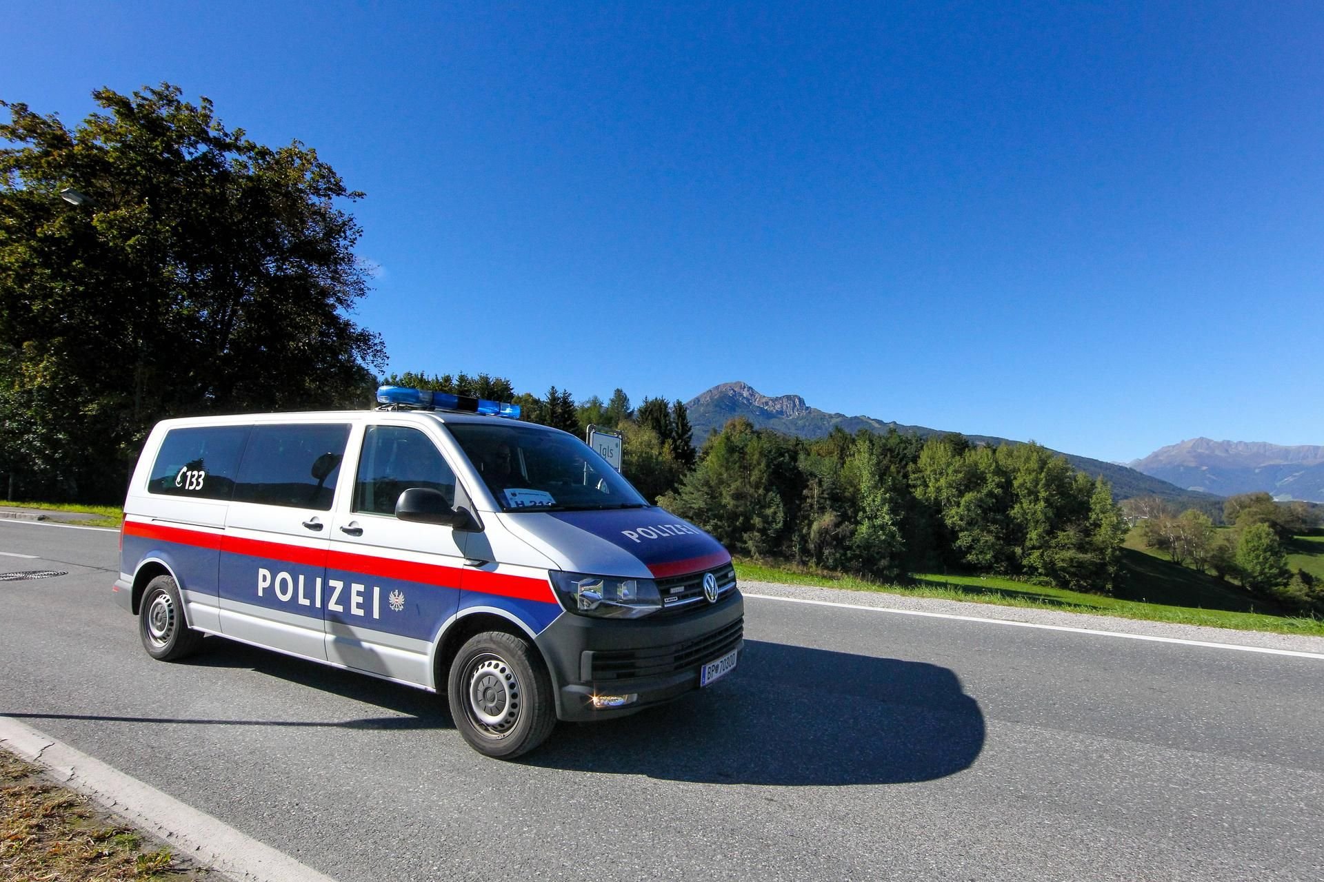 Die Polizei in Österreich hat eine Deutsche nach mehreren Quarantäne-Verstößen festgenommen.