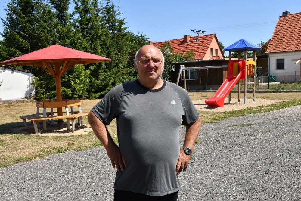 Dittmar Jung am Spielplatz