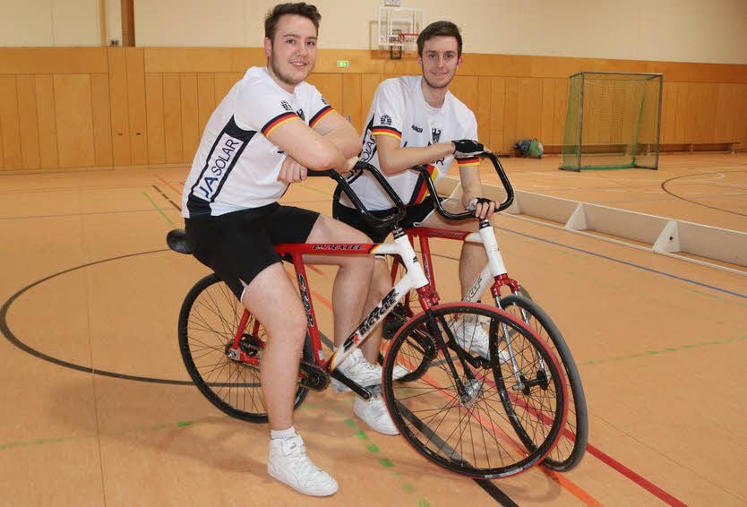 Die RSV-Spieler Max Rückschloss (l.) und Eric Haedicke