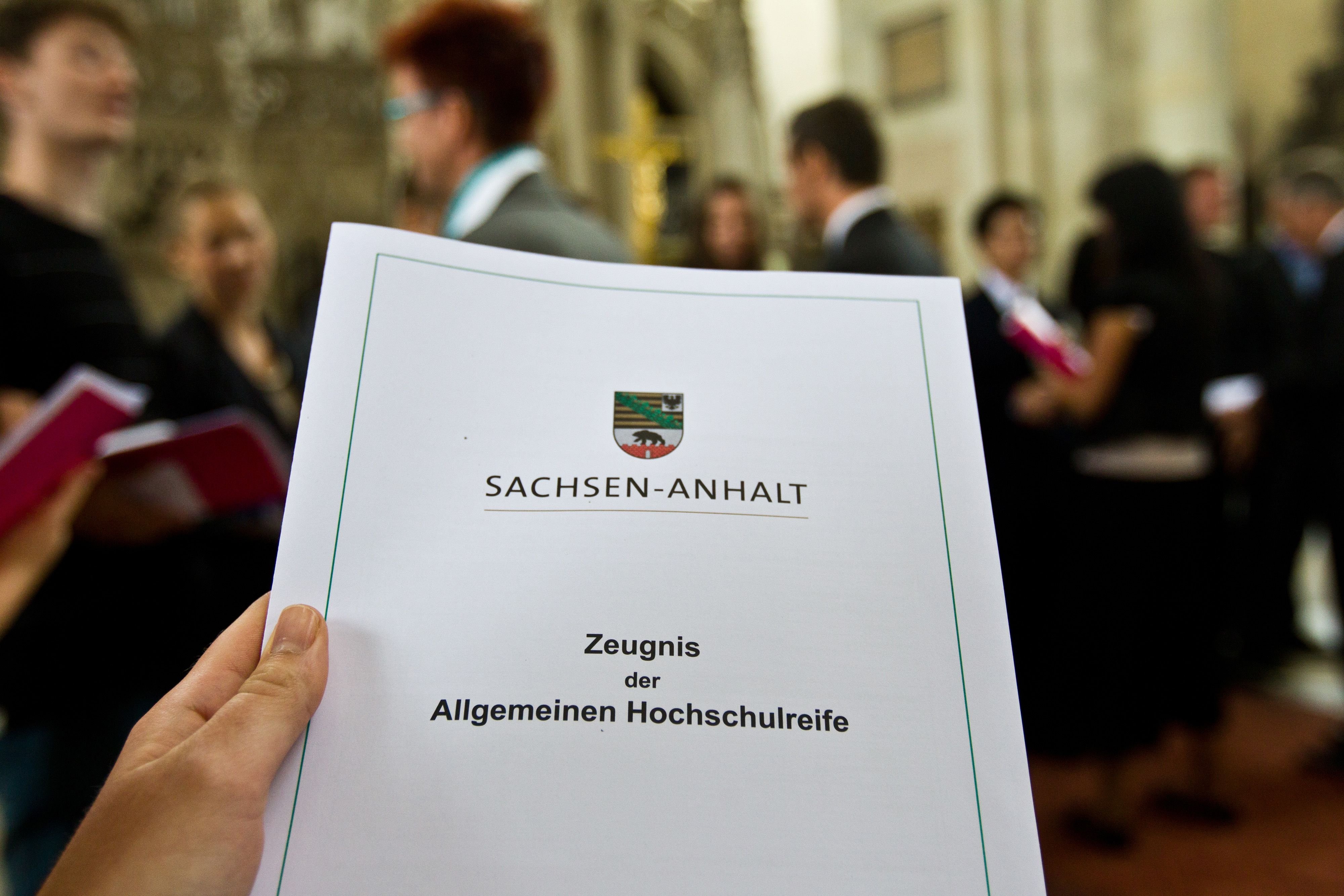 Über das Abitur in Sachsen-Anhalt und seine Hürden wird gestritten. Neuerungen sind geplant. Der Blick auf die letzten Prüfungen von vor wenigen Wochen zeigt gute Ergebnisse.