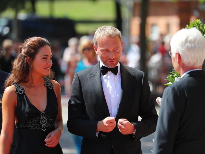 Christian Lindner mit seiner Freundin Franca Lehfeldt vor der Premiere der Richard-Wagner-Festspiele 2018. Foto: