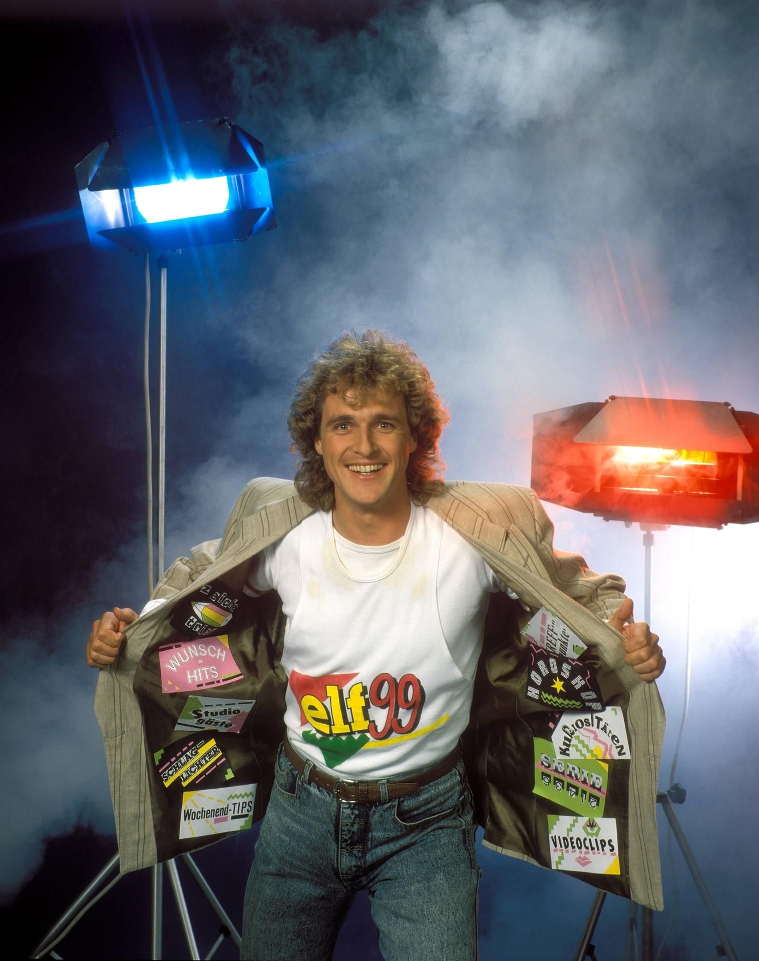 Moderator Ingo Dubinski der Jugendsendung Elf99 trat betont flippig auf.
