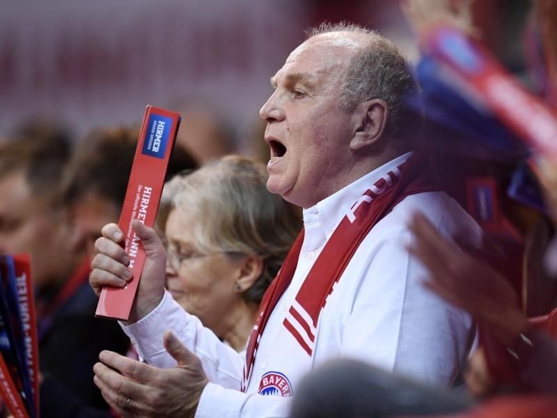 Bayern-Präsident Uli Hoeneß hofft auf erfolgreiche Playoffs seines Teams. Foto: Tobias Hase