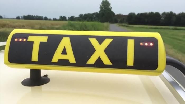 Stiller Alarm: Rote LED-Leuchten am Taxi weisen auf Notfall hin