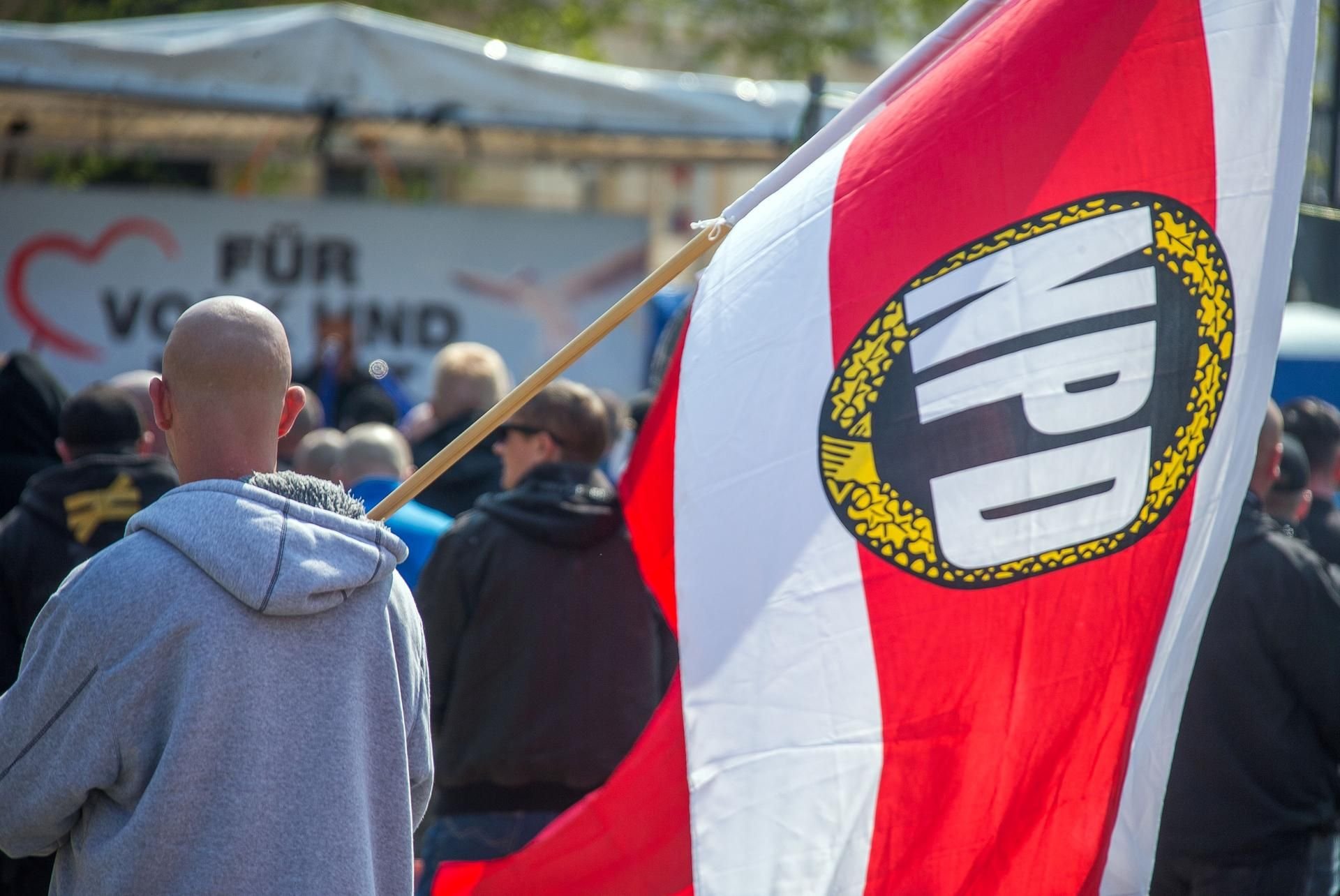 Die Forscher haben zwei Regionen heraus gegriffen, die durch asylfeindliche Proteste aufgefallen waren.