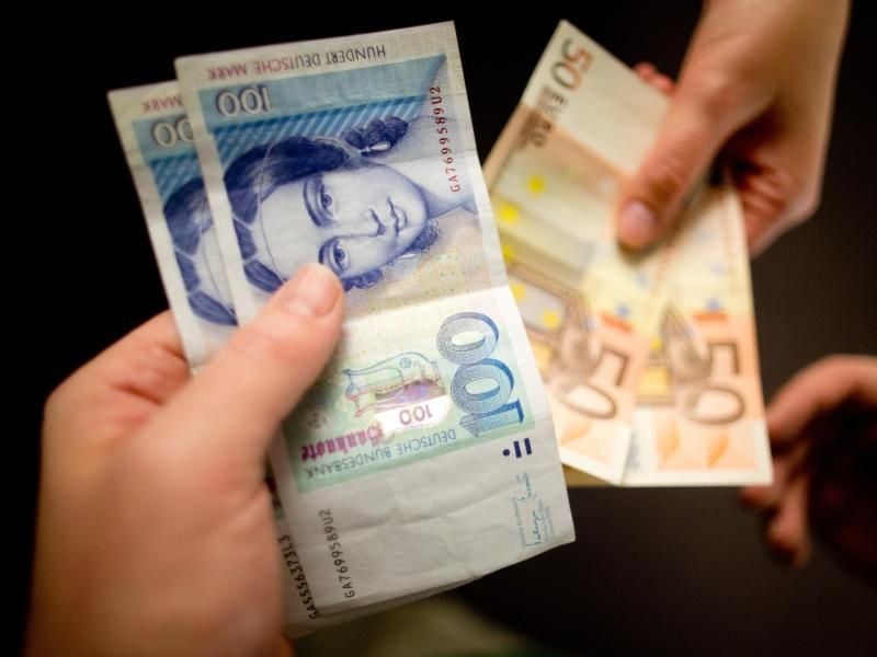 Alte D-Mark-Scheine können Verbraucher bei der Deutschen Bundesbank umtauschen. Foto: