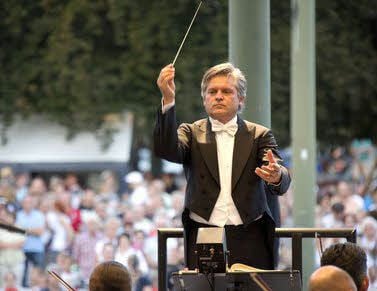 Zum Neujahrskonzert auf der Bühne stehen unter anderem Opernchor und Extrachor des Anhaltischen Theaters und die Anhaltische Philharmonie unter der Leitung von Generalmusikdirektor Markus L. Frank (Foto).