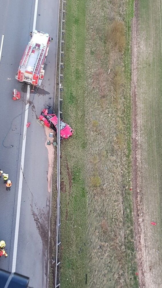 Ein Ferrari-Fahrer kam am Samstagabend auf der A4 zwischen den Anschlussstellen Jena-Zentrum und Stadtroda in Richtung Dresden ums Leben.