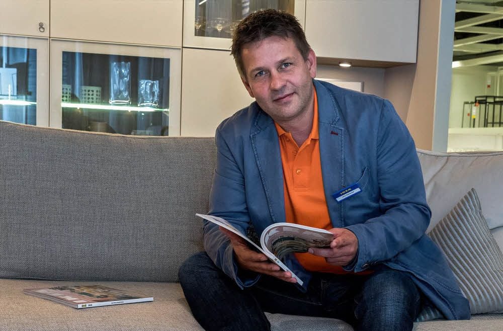 Jens Schiechel leitet seit zwei Jahren das Ikea-Einrichtungshaus in Günthersdorf. Er weiß genau, wie seine Kunden ticken.