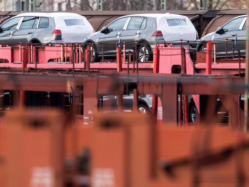 Der VW-Konzern legt 2019 bei Verkäufen auch dank starker Absatzzahlen nach China doch noch einmal zu. Foto: Julian Stratenschulte/dpa