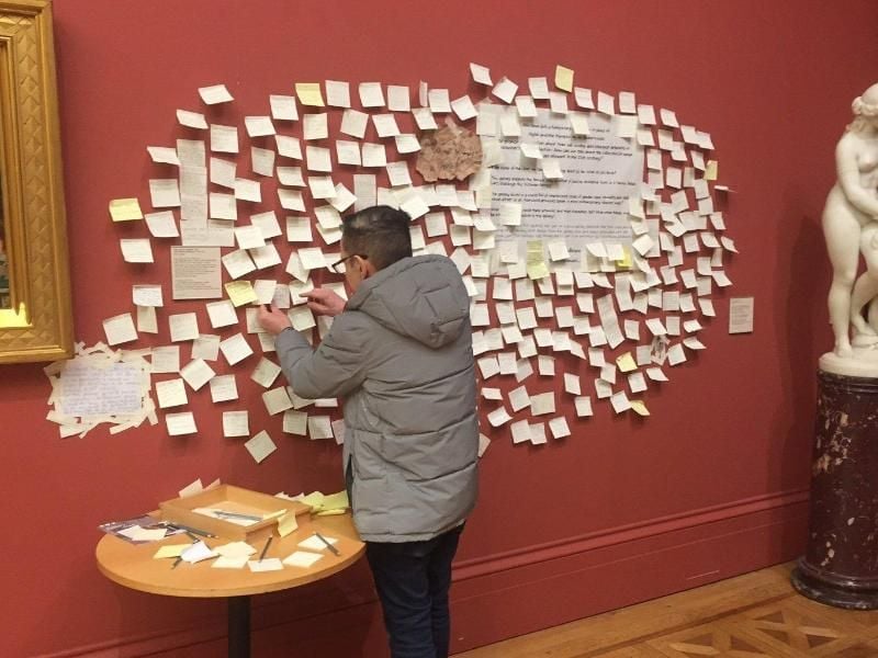 Nach der Abhängung des Waterhouse-Gemäldes war in der Manchester Art Gallery der Platz frei für Kommentare. Foto: Britta Schultejans