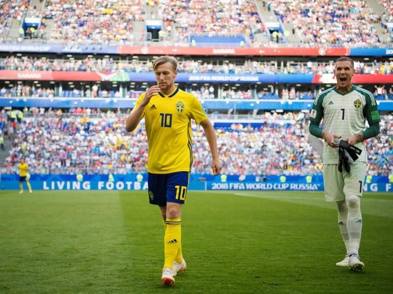 Emil Forsberg (l) schied mit Schweden gegen England aus. Foto: Joel Marklund/Bildbyran via ZUMA Press