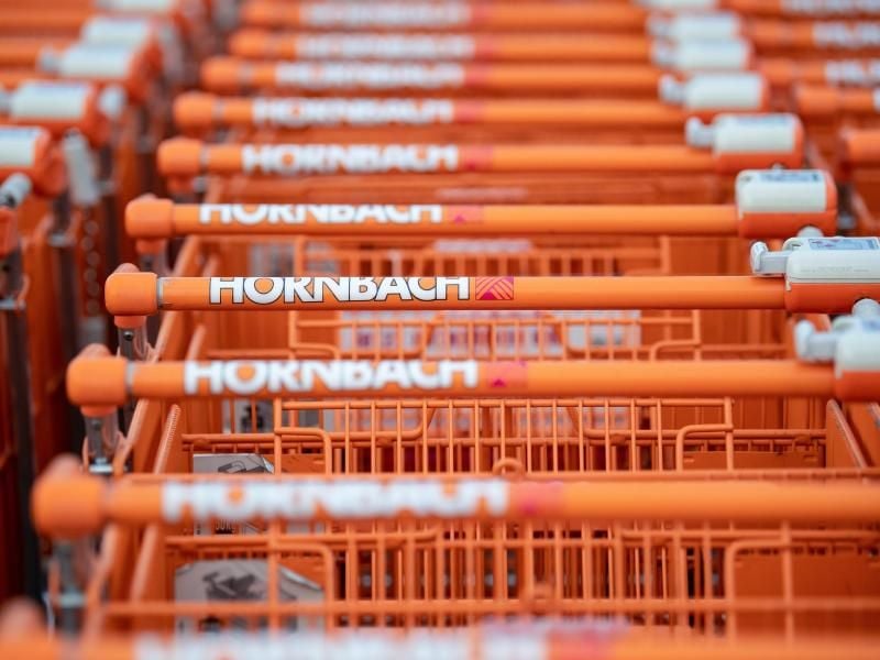 Der Baumarkt Hornbach blickt wegen hoher Unsicherheiten weiter vorsichtig auf das laufende Geschäftsjahr. Foto: Sven Hoppe/dpa