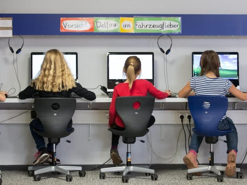 Zum Thema Lernen und Forschen gibt es für Kinder auch im Netz viel zu entdecken. Foto: Friso Gentsch