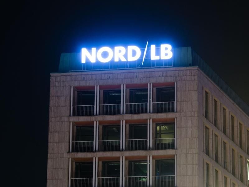 Die EU-Wettbewerbshüter haben die milliardenschwere Rettung der Norddeutschen Landesbank genehmigt. Foto: Julian Stratenschulte/dpa